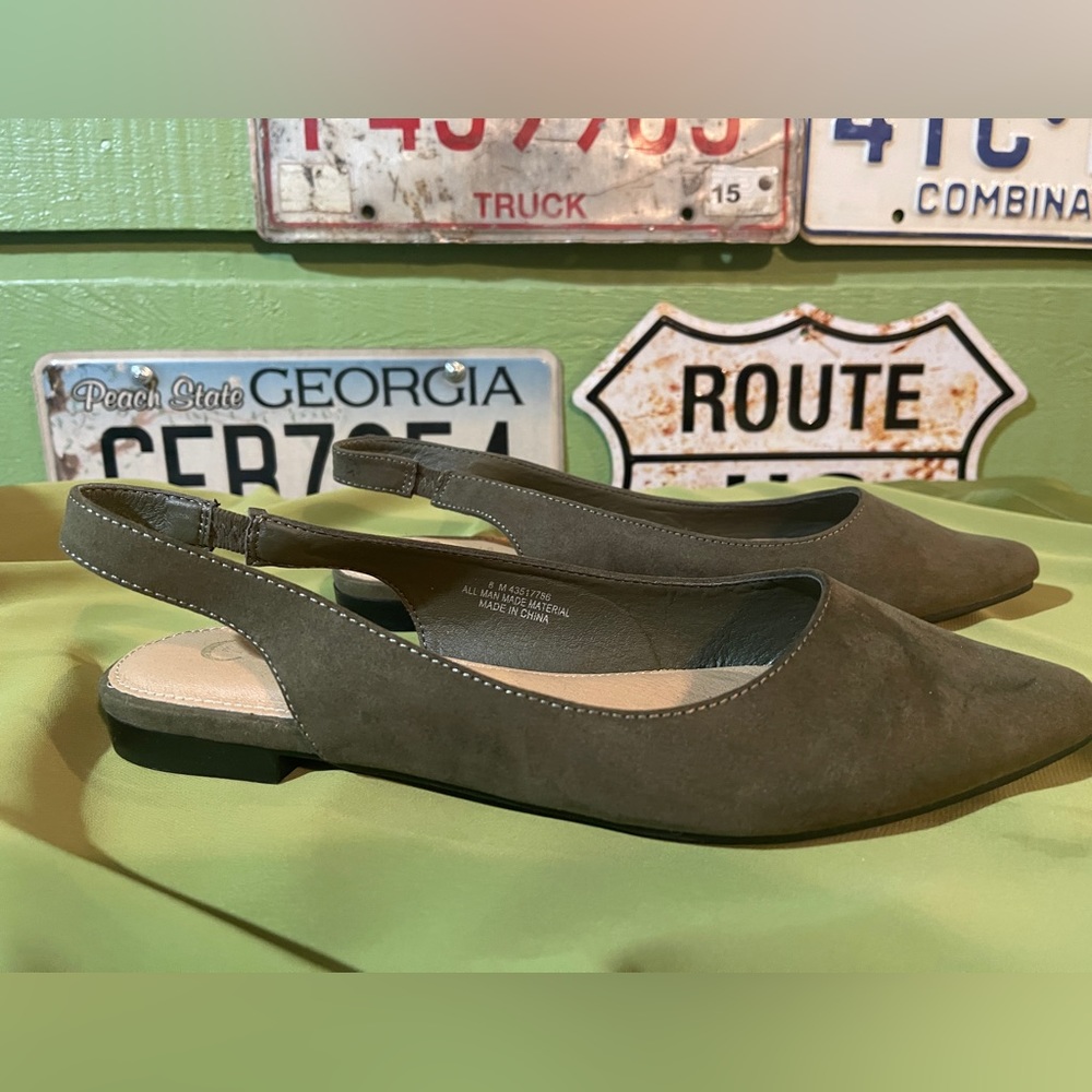 Green flat shoes